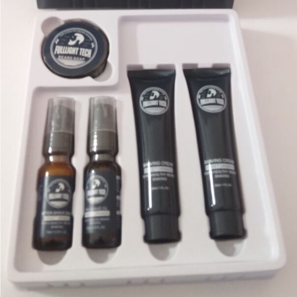 NEW Fulllight tech shaving kit - Picture 2 of 5